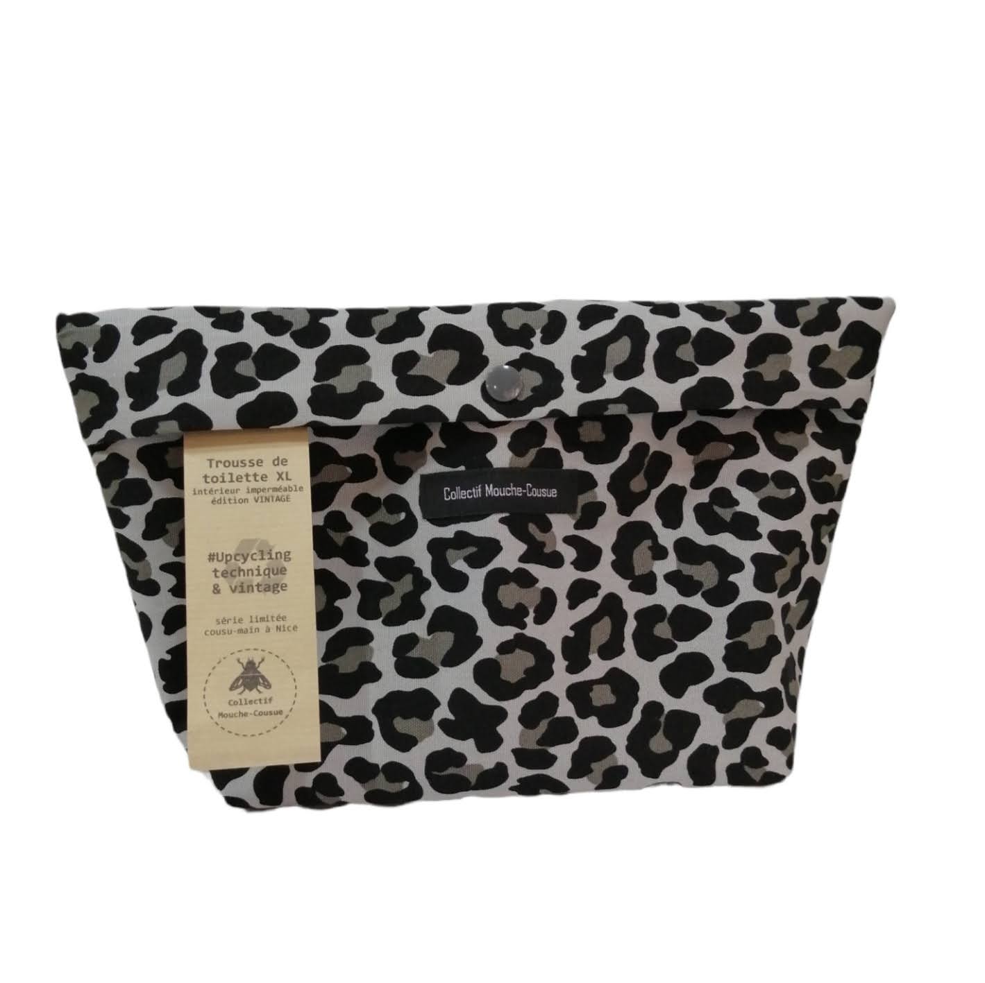 Trousse de toilette XL - grey leopard (Upcycling & Designer's fabric)